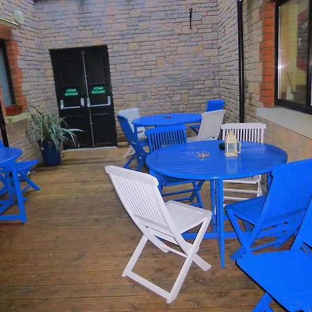 The Schooner Tavern 발리코튼