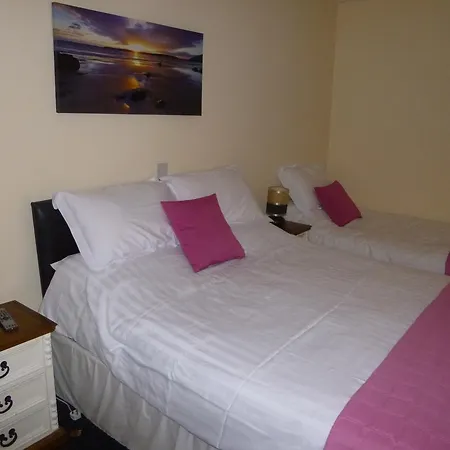 The Schooner Tavern 4*