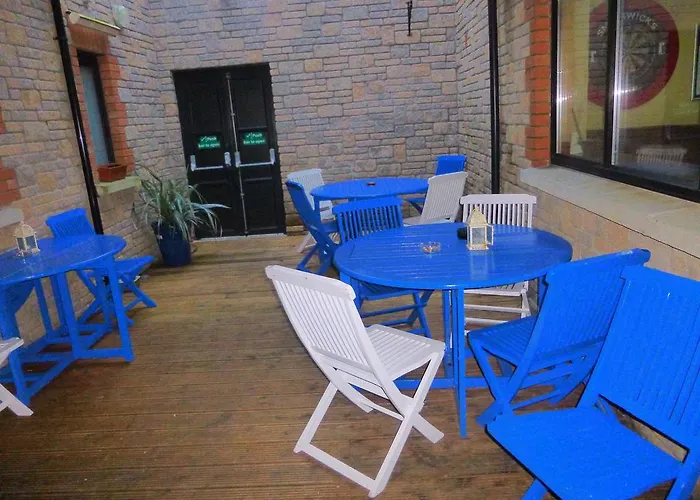The Schooner Tavern 발리코튼
